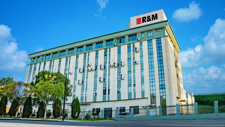 Neues Werk fertigt Glasfaser- und Kupferlösungen für Chinas Rechenzentren. R&M ist Vollsortimenter für Netzwerkausstattung.