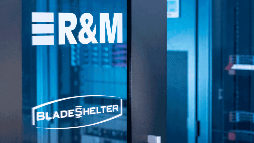 R&M stellt in London integrierte DC-Lösungen vor, unter anderem auch die Cube- und Schranklösungen von R&M Tecnosteel.